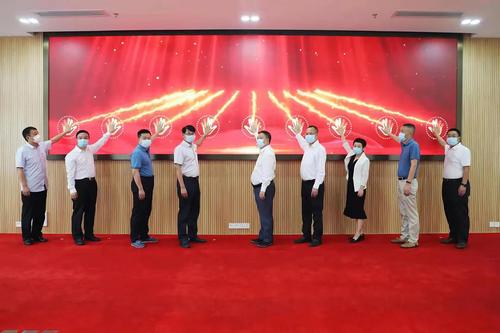 广东福彩向广州地铁捐赠一批自动体外除颤器1