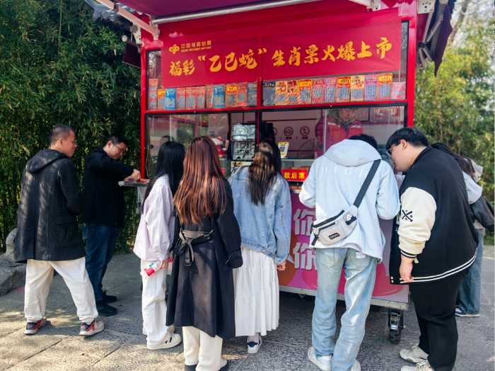 图为千佛山第37016888号福彩销售网点 图为千佛山第37016888号福彩销售网点