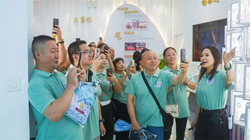 部分百佳站主参观文化展厅,了解福彩文化 部分百佳站主参观文化展厅,了解福彩文化