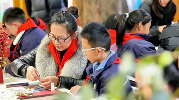 60d6a92bec504ea8a9fb6244a65e1704